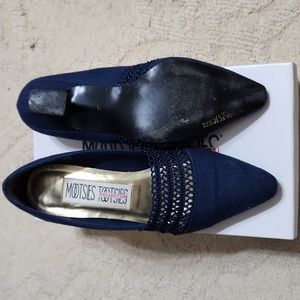 Mootsies Tootsies ladies kitten heeled pumps.